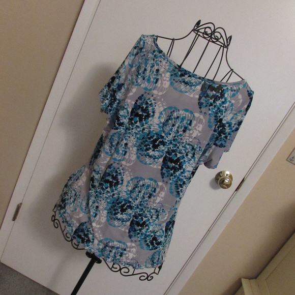 Tiered Ruffle Front Blouse - Picture 3 of 8